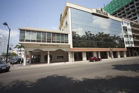 Hotel Ramada, Front of property