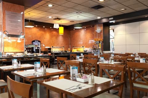 Senator Barajas Hotel, Restaurant