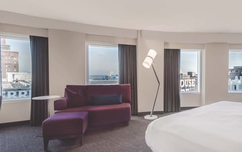 Crowne Plaza Cleveland at Playhouse Square by IHG, Room