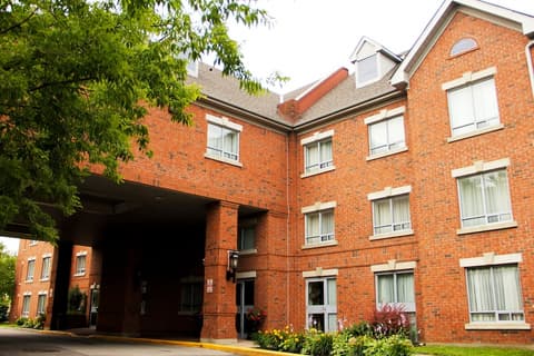 Comfort Suites London, Front of property