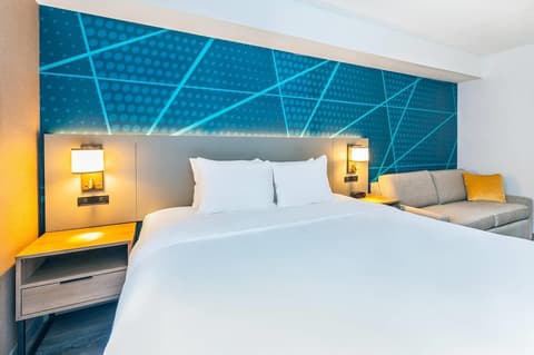 Comfort Suites London, Room