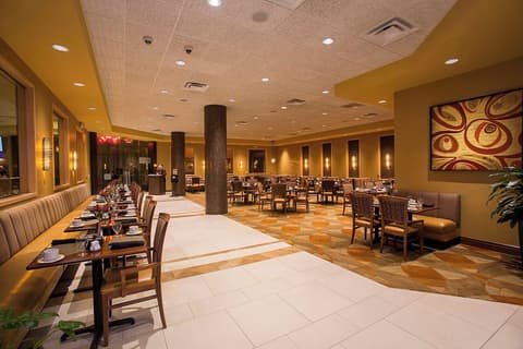 Florida Hotel & Conference Center in the Florida Mall, Restaurant