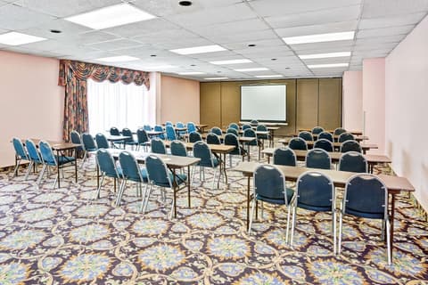 Days Inn & Suites by Wyndham Fullerton, Meeting facility