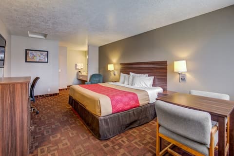 Econo Lodge St George North - Near Pioneer Park, Room