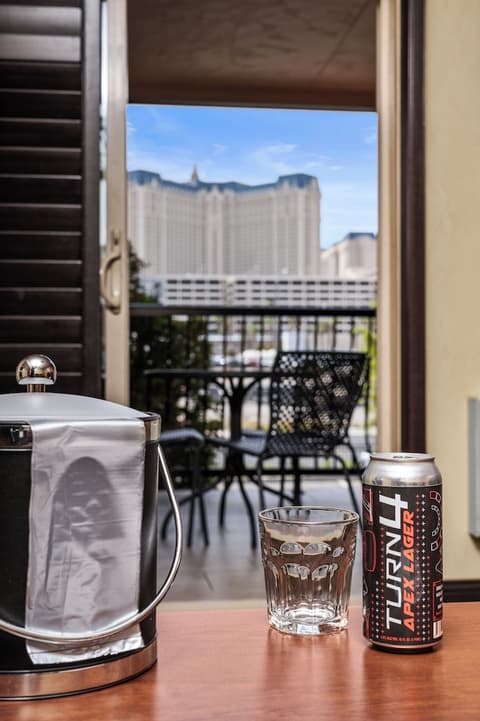 Ellis Island Hotel, Living area