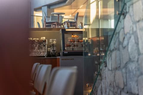 Fort Young Hotel, Coffee shop