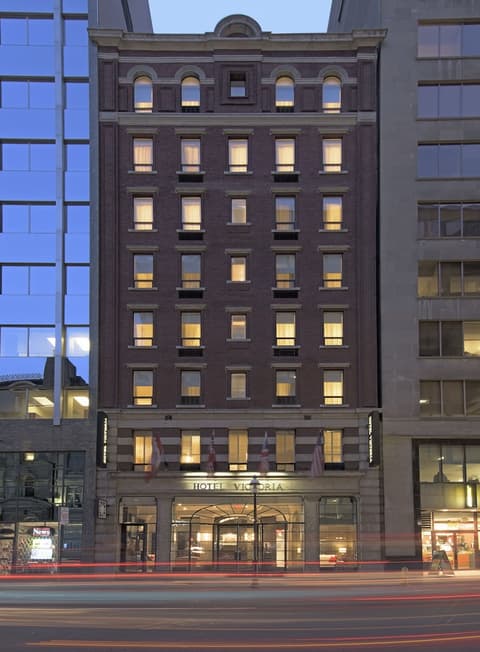 Hotel Victoria, Front of property