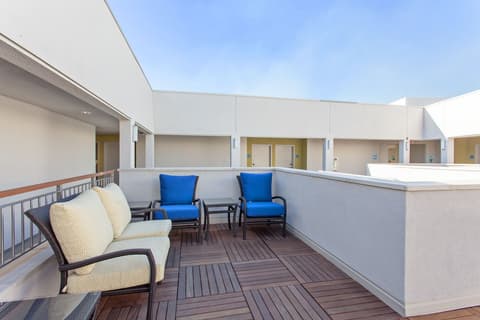 Holiday Inn Express West Los Angeles by IHG, Property amenity