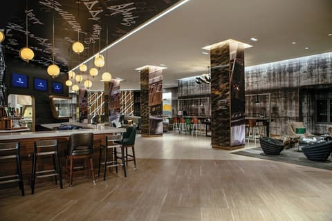 Renaissance Chicago Downtown Hotel, Lobby lounge