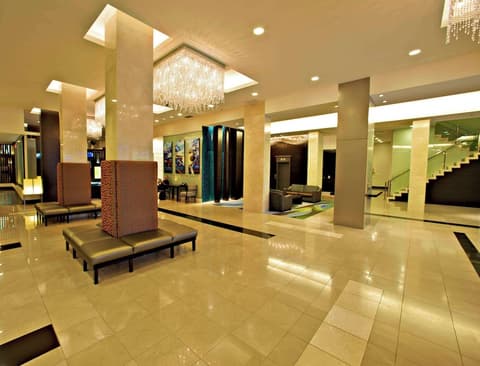 Century Plaza Hotel, Lobby
