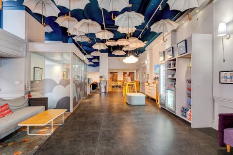 Manchester Portland By Sunday, Lobby