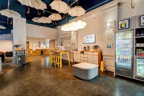 Manchester Portland By Sunday, Lobby