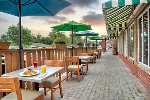 Travelodge by Wyndham Sudbury, Terrace/patio