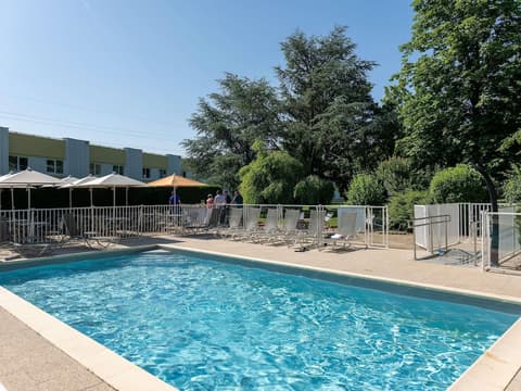Novotel Mâcon Nord – Porte de Bourgogne, Pool