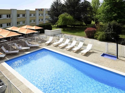 Novotel Mâcon Nord – Porte de Bourgogne, Pool