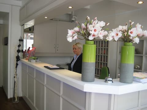 Hotel S16, Reception