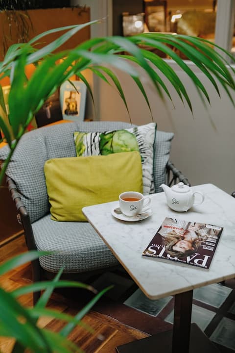 Hotel Le Six, Lobby lounge