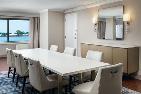 Hilton New Orleans Riverside, Living area