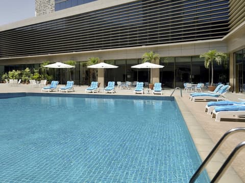 Mövenpick Hotel Karachi, Pool