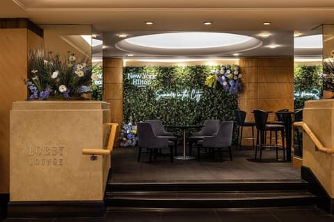 New York Hilton Midtown, Lobby