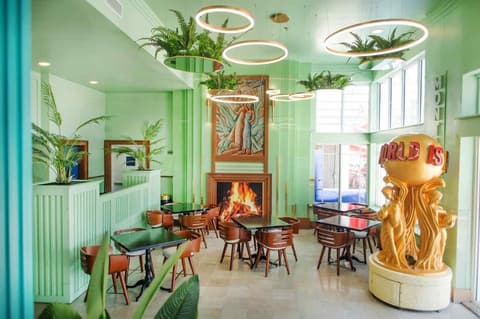 The Colony Hotel, Lobby