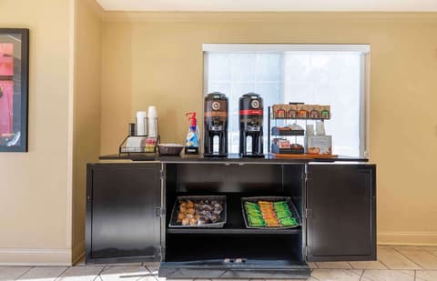 Extended Stay America Suites Washington DC Falls Church, Breakfast area