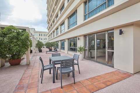 Sofitel Saigon Plaza, Terrace/patio