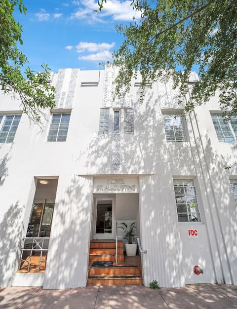 Hotel St Augustine, Exterior