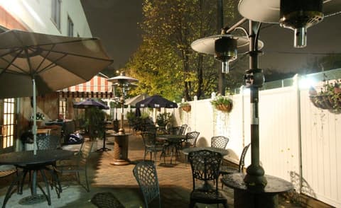 Meadowlands Plaza Hotel, BBQ/picnic area