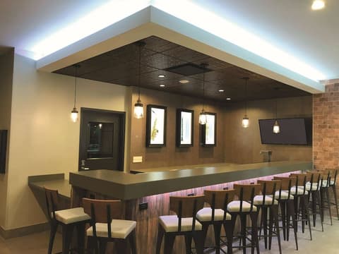 La Quinta Inn & Suites by Wyndham New Orleans Downtown, Bar (on property)