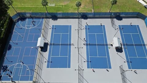 Miami Lakes Hotel, Tennis court