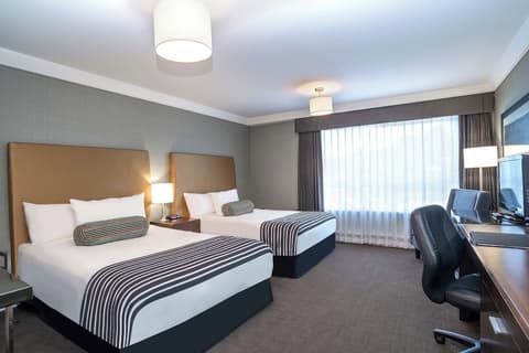 Sandman Hotel Vernon, Room