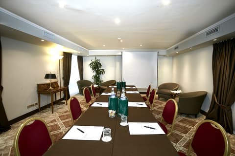 Sina De la Ville, Interior