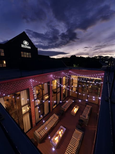 Hilton Mystic, Courtyard