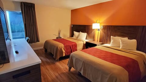 Studios & Suites 4 Less Charlotte, Room