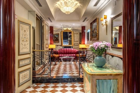 Hotel Britannia, Lobby