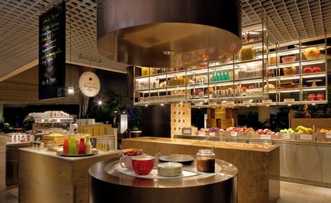 Grand Hyatt Dubai, Breakfast area