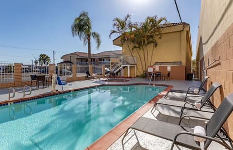 Quality Inn Long Beach - Signal Hill, Pool