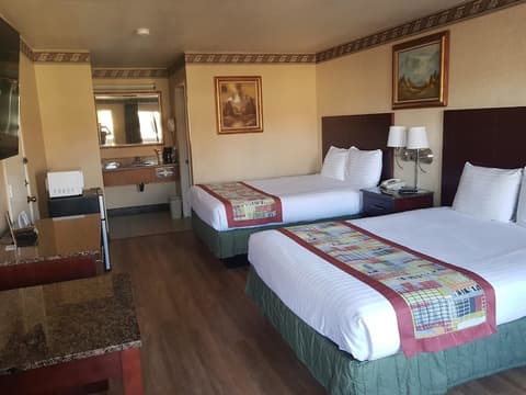 Travelodge by Wyndham Costa Mesa Newport Beach Hacienda, Room