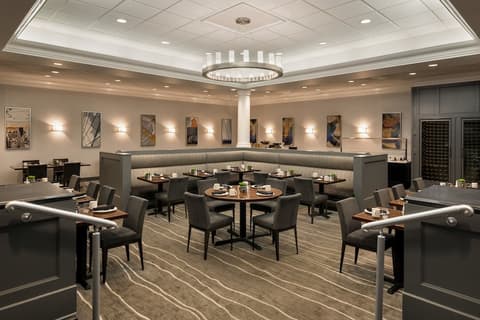 Crowne Plaza Englewood by IHG, Restaurant