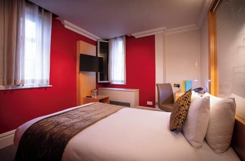 The Cumberland, London, Room