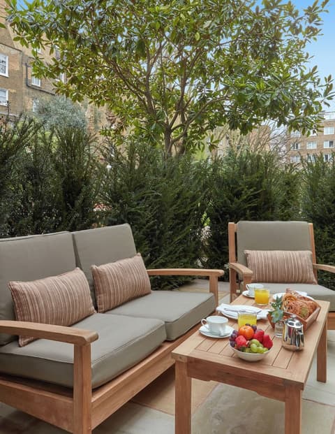 Miiro Templeton Garden, Terrace/patio