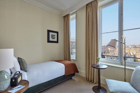 Miiro Templeton Garden, Room