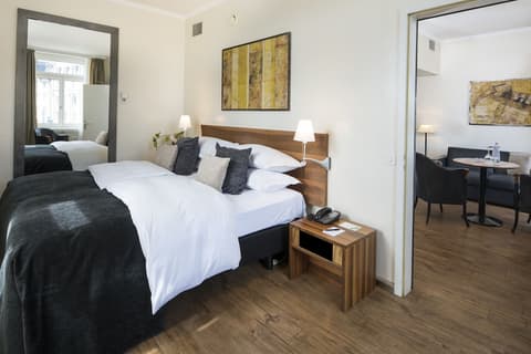 Central Plaza Hotel, Room