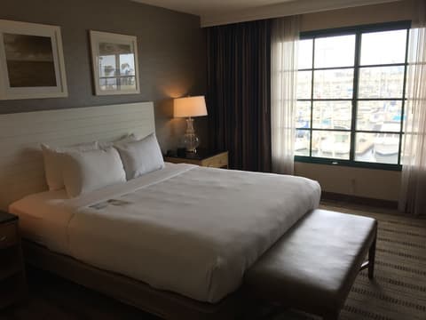 DoubleTree by Hilton San Pedro - Port of Los Angeles, Room