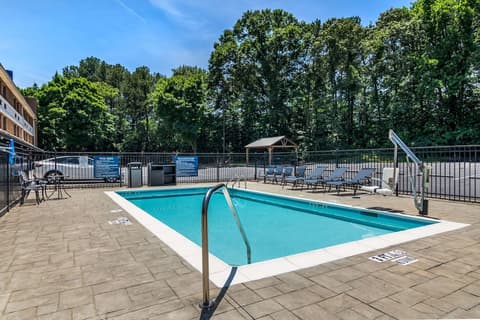 Best Western Atlanta-Marietta Ballpark Hotel, Outdoor pool