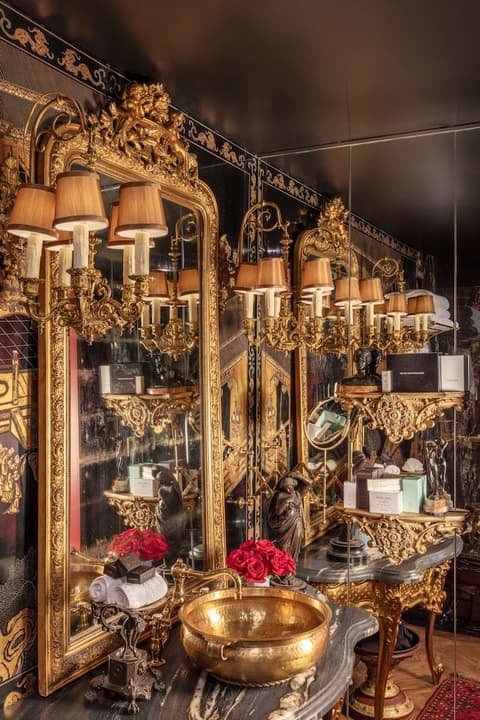 Petit Ermitage, Bathroom