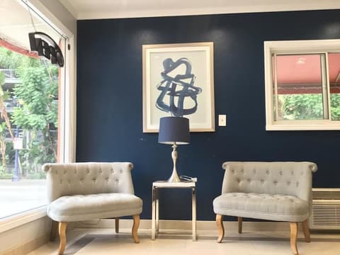 San Diego Downtown Lodge, Lobby sitting area