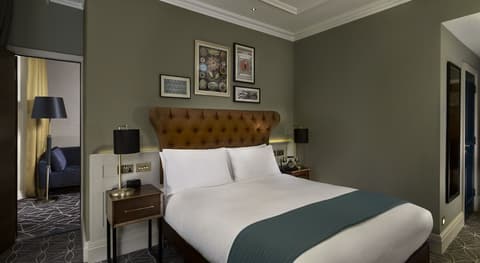 100 Queen's Gate Hotel London Kensington, Curio Collection by Hilton, Room