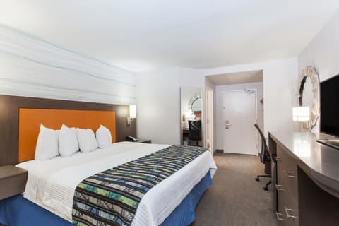 Days Inn by Wyndham Lanham Washington DC, Room